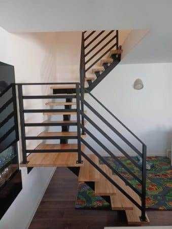 Schody na belce stalowej 3 zabiegowe LOFT ,minimalistyczne