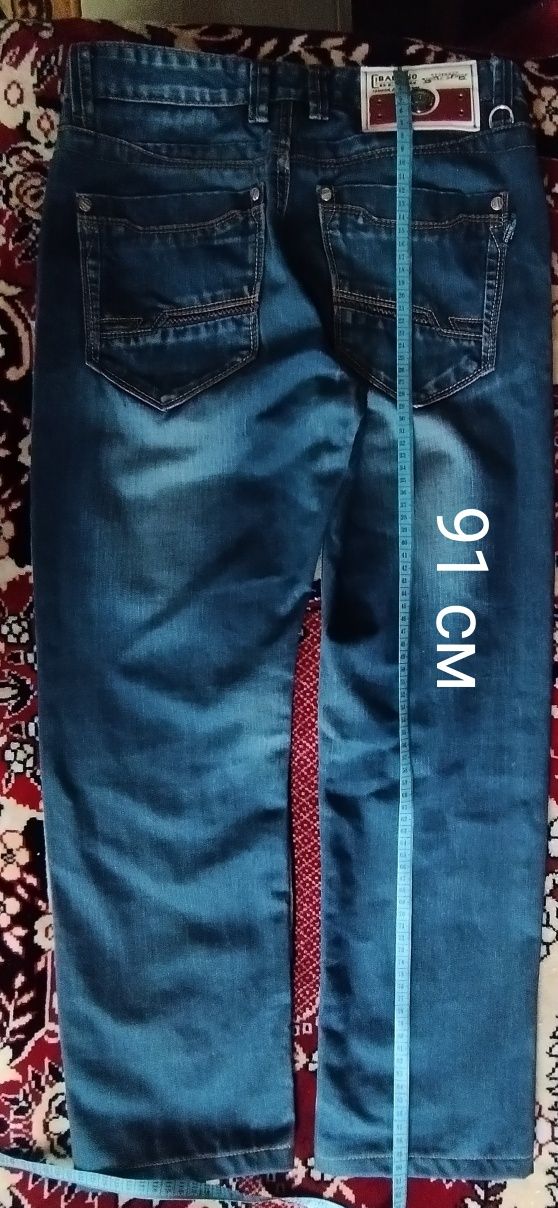 Продам джинсы на мальчика