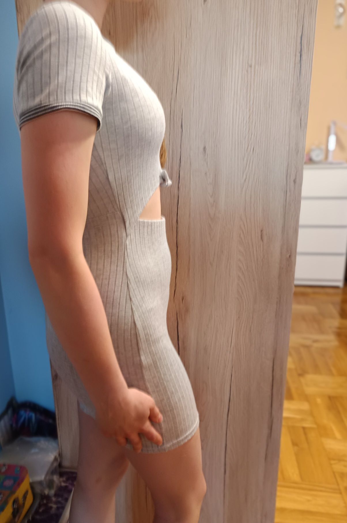 Bawełniana sukienka mini dopasowana prążek 152/158 odkryty brzuch