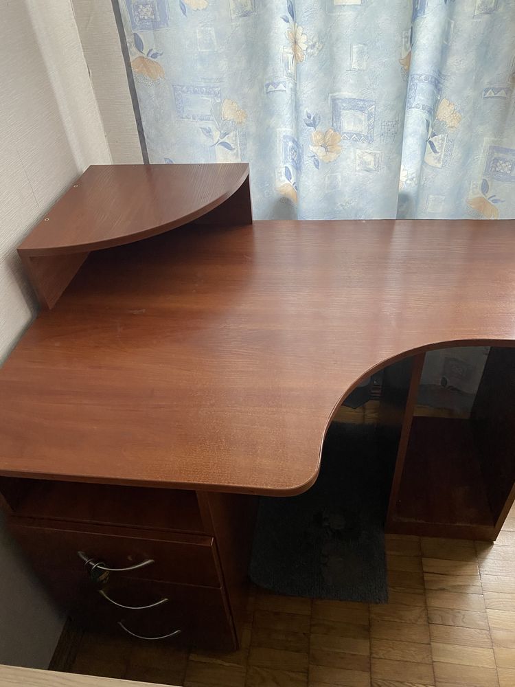 Компʼютерний  стіл з підсвіткою, дитячий