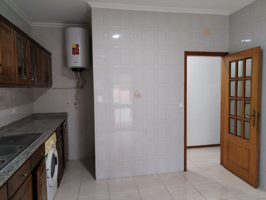 Apartamento T2 para arrendamento na Av. Das Amoreiras