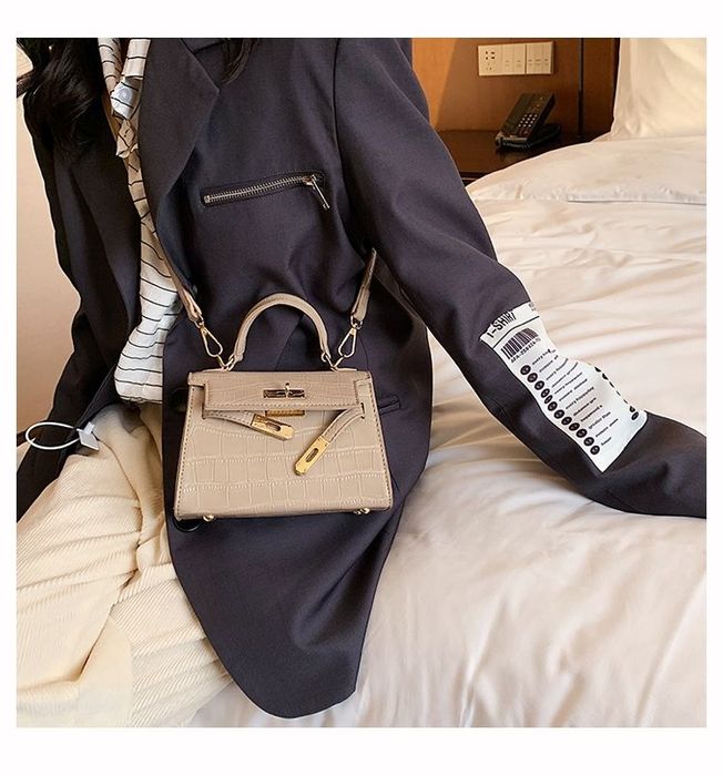 Маленька жіноча сумочка