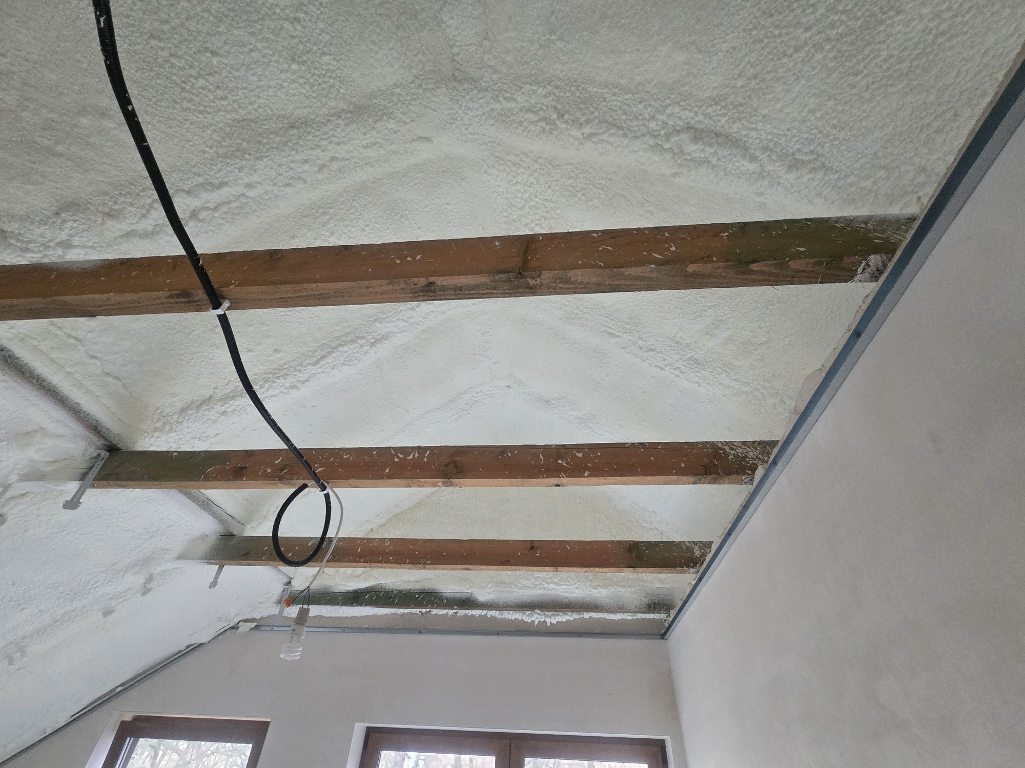 Izolacja Pianą PUR Poddasza Fundamenty Hale