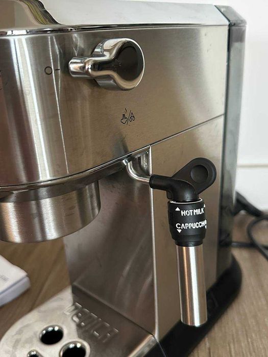 Кавомашина DeLonghi EC685.M (Dedica) кофемашина