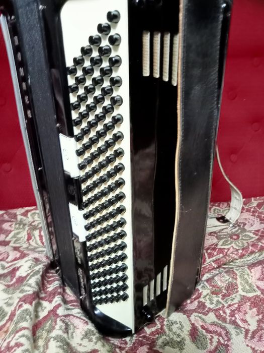 Akordeon Hohner Carmen III M 120