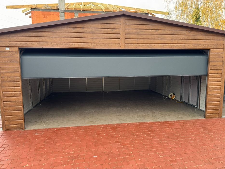 Garaż z bramą segmentową premium
