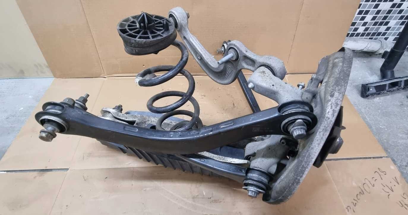 zawieszenie tylne zwrotnica piasta wachacz AUDI RS4 B9 RS5 8W0