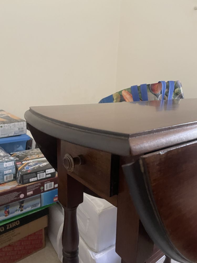 Mesa de abas antiga e em muito bom estado