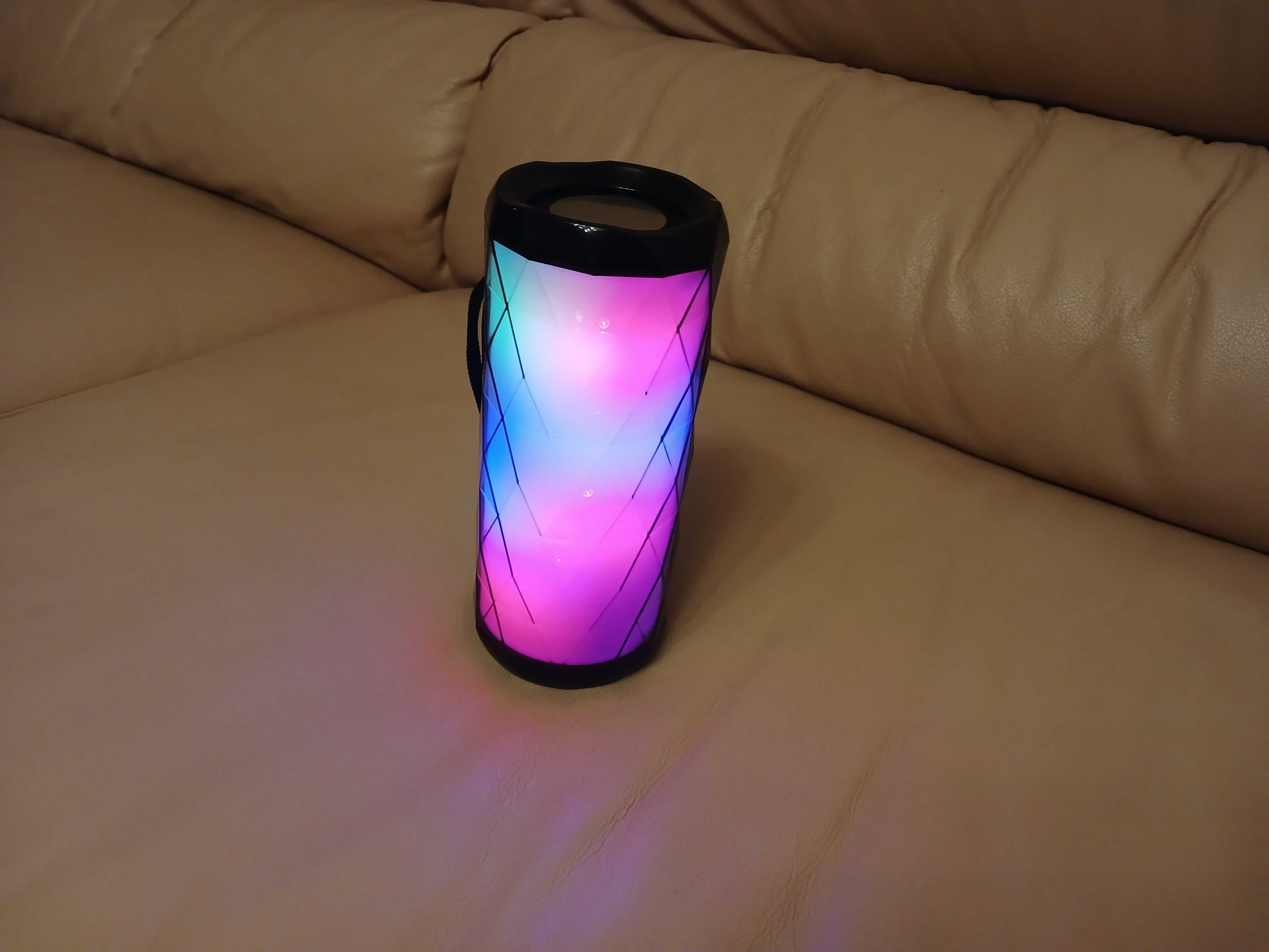Чудова світломузична блютуз-колонка з RGB LED-підсветкою