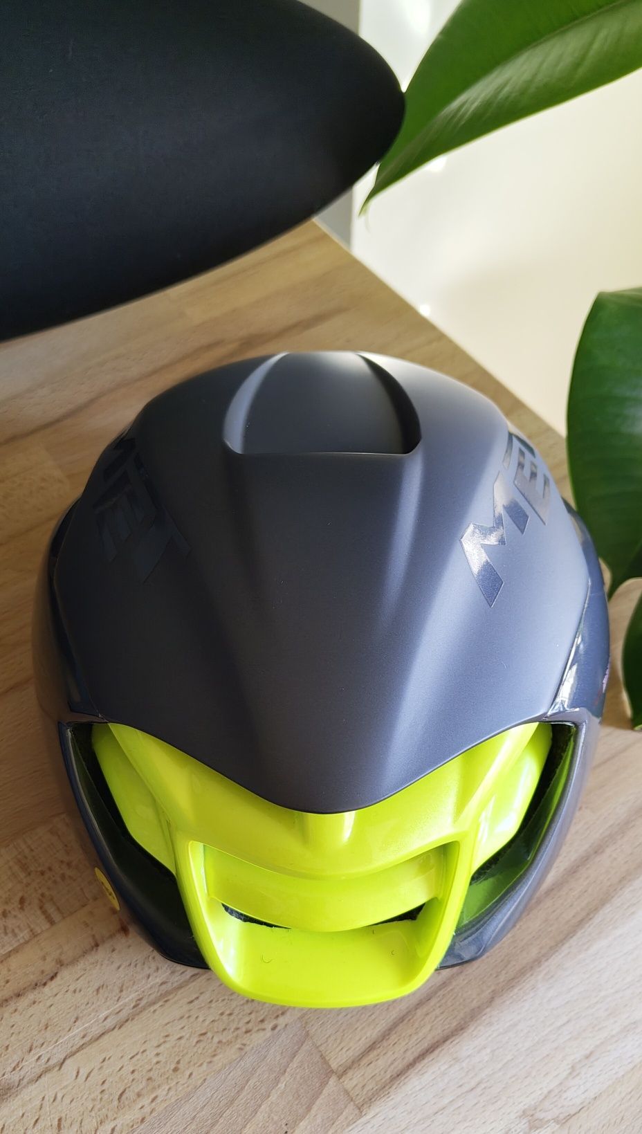 Capacete MET Manta MIPS - Novo com etiqueta