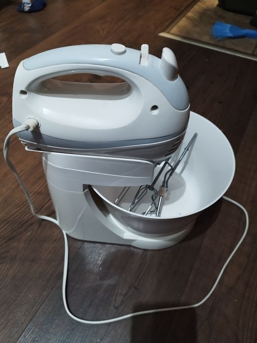 Mixer z miska obrotową