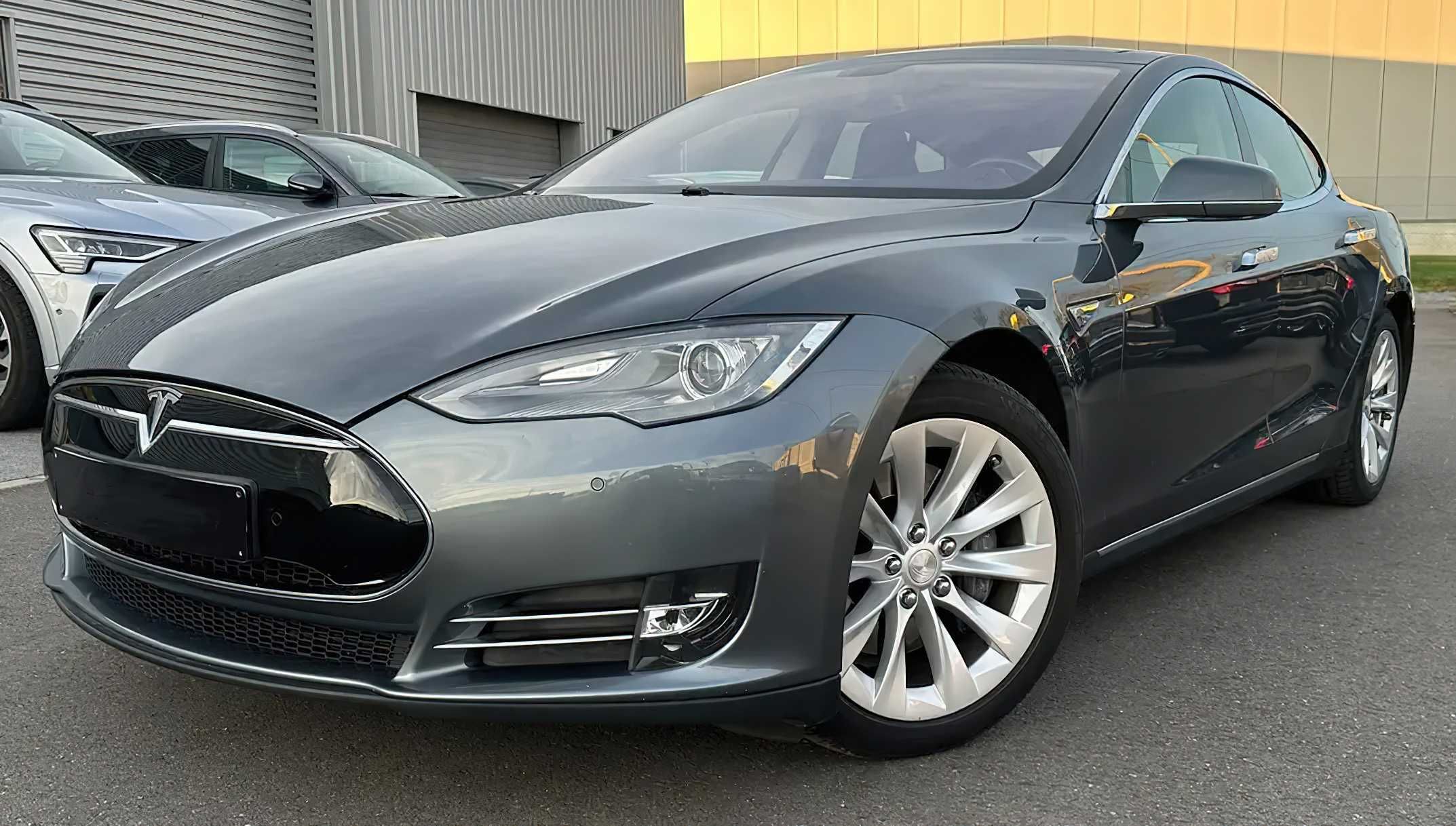 Tesla Model S 2014