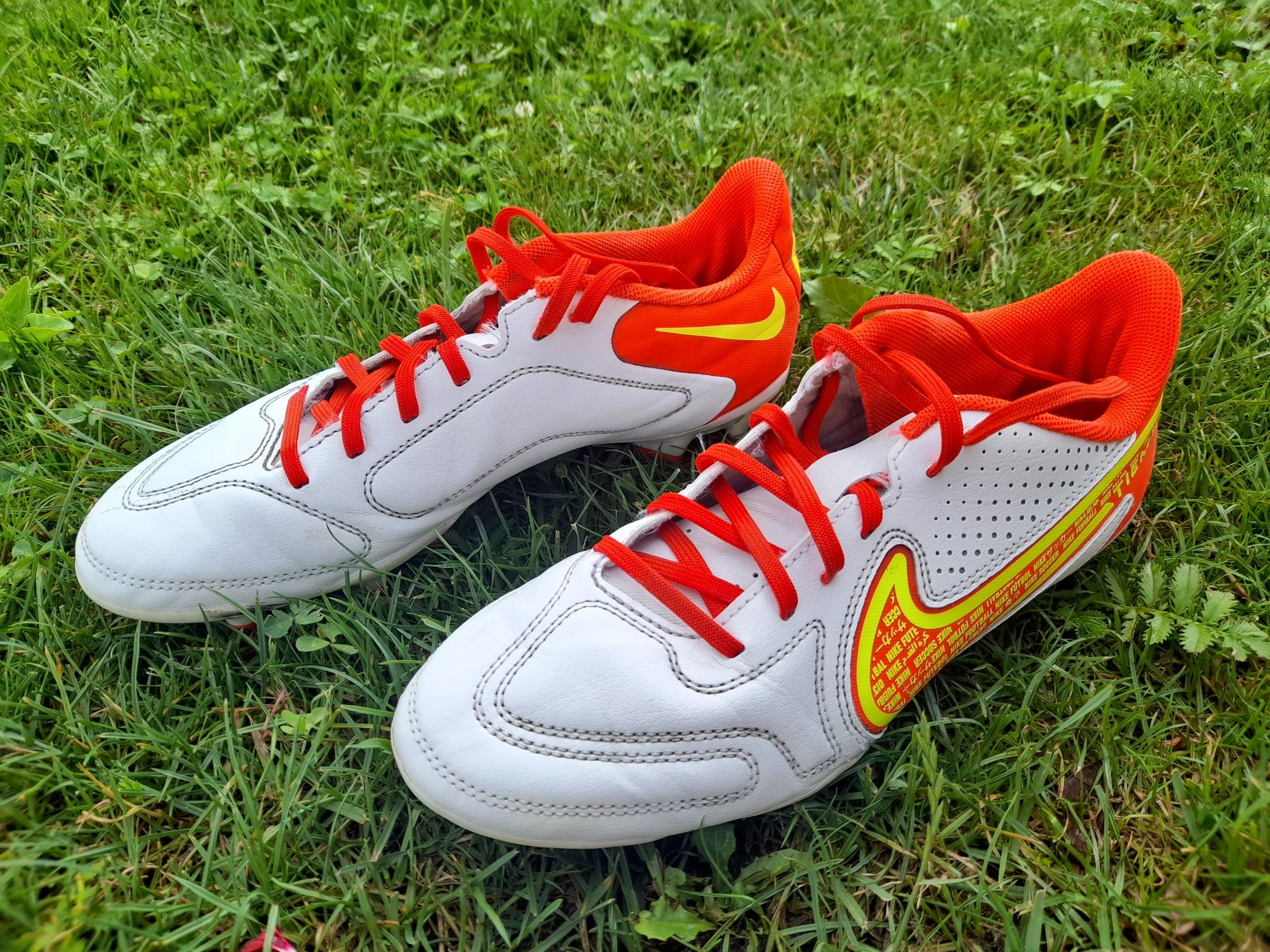 Buty piłkarskie Nike-Tiempo 40