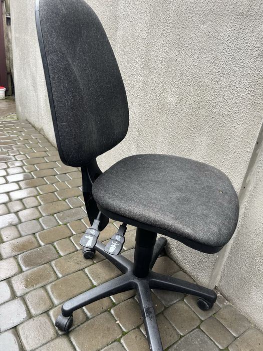 Продам стул офисный