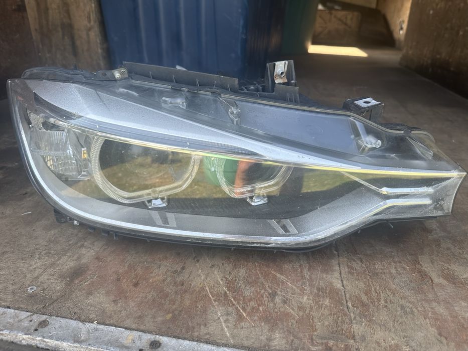 Lampa bmw zaczepy na miejcu