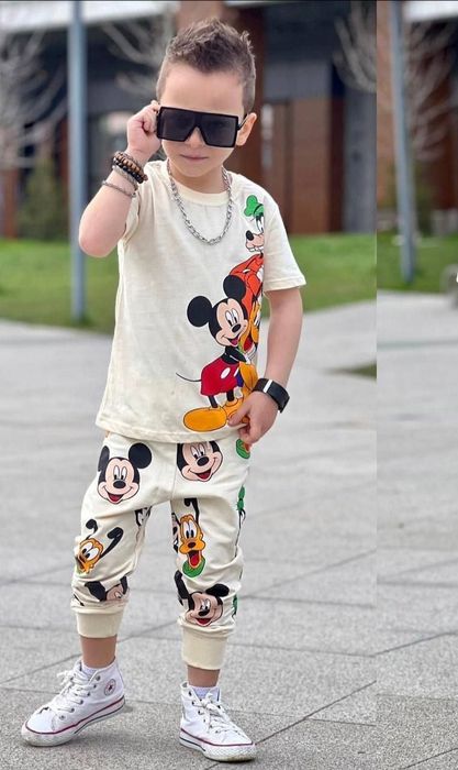 Новий костюм Zara Мікі Маус