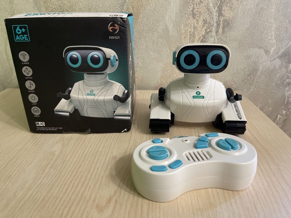 Новый робот на пульте