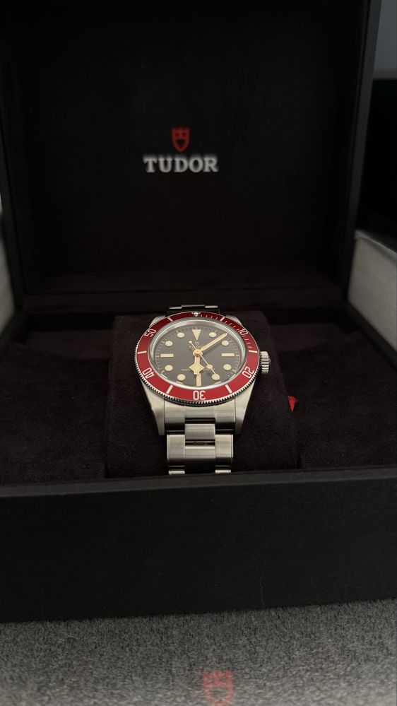 Tudor Black Bay Burgundy 41mm - Master Chronometer - Novo - FULL SET