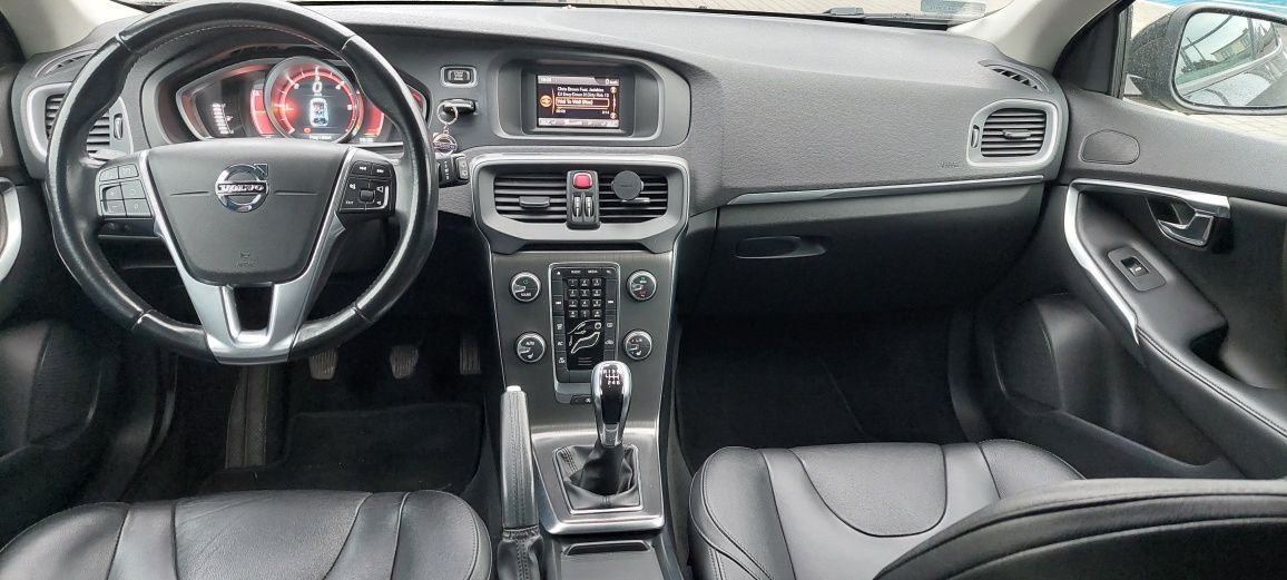 Volvo V40 D2, bogate wyposażenie, prywatne ogłoszenie