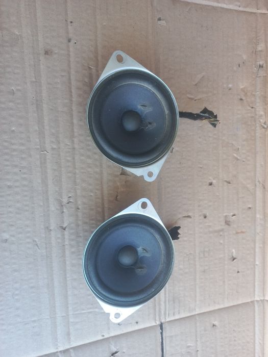 Głośniki ford gslaxy w bagażniku