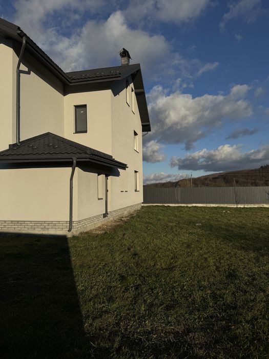 Будинок в горах біля Франківська