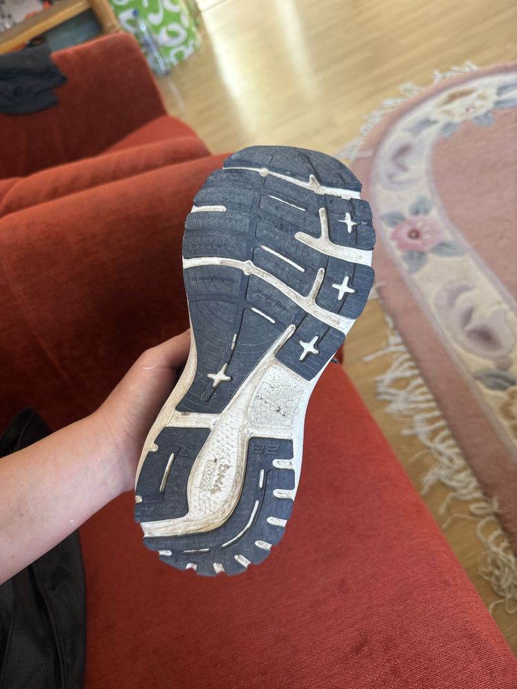 Кросівки жіночі Brooks