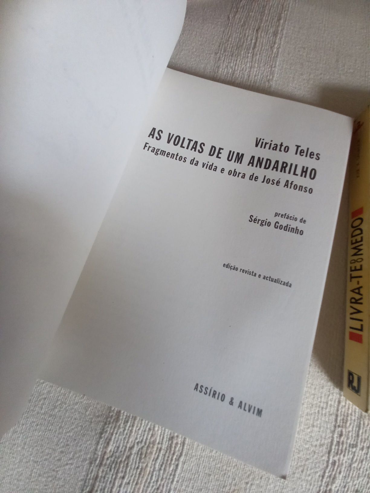 Dois livros sobre Zeca Afonso