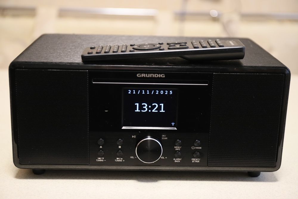 Grundig   GIR 1070 интернет радио , USB , FM , DAB ,  CD mp 3