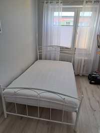 Łóżko z materacem 120×200, białe, metalowa rama