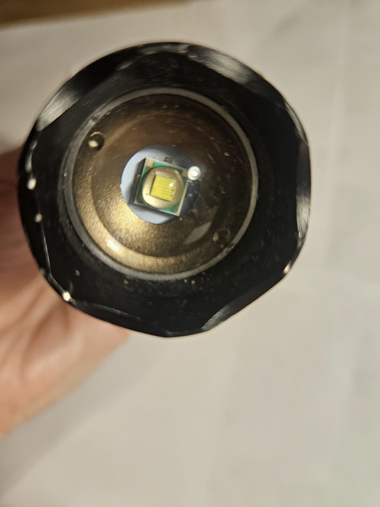 Latarka LED zoom XML-T6