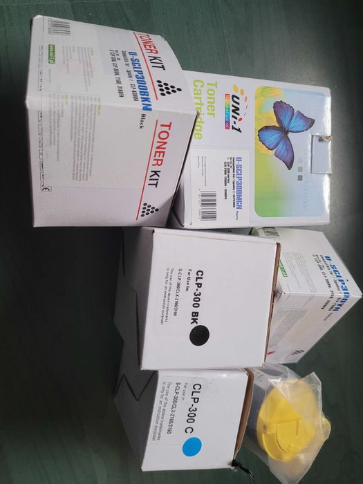 Drukarka kolorowa laserowa SAMSUNG CLP-300 + zapas tonerów