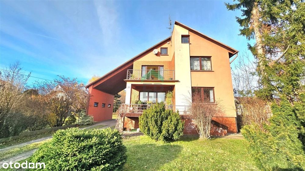 Dom z dużym potępiałem i ładną działką