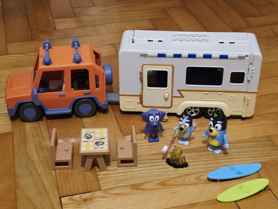 Moose Toys Bluey zestaw kempingowy kemping auto przyczepa