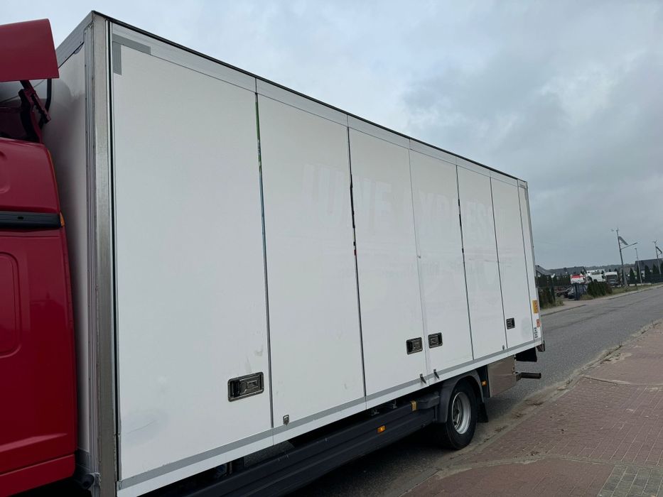 Zabudowa izoterma otwierany bok,Mercedes Atego,Kompletna z windą;7.40m