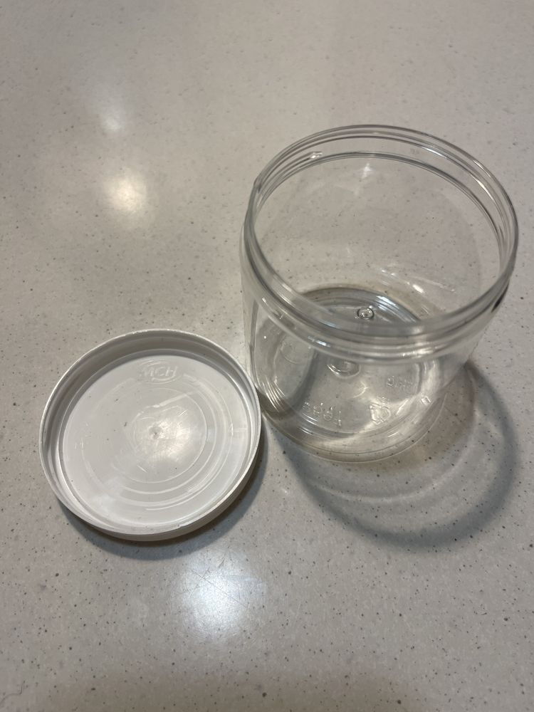 Plastikowe słoiki z zakrętkami 250ml
