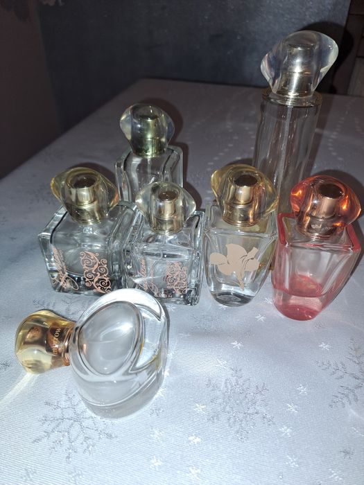 Kolekcja flakoników po perfumach