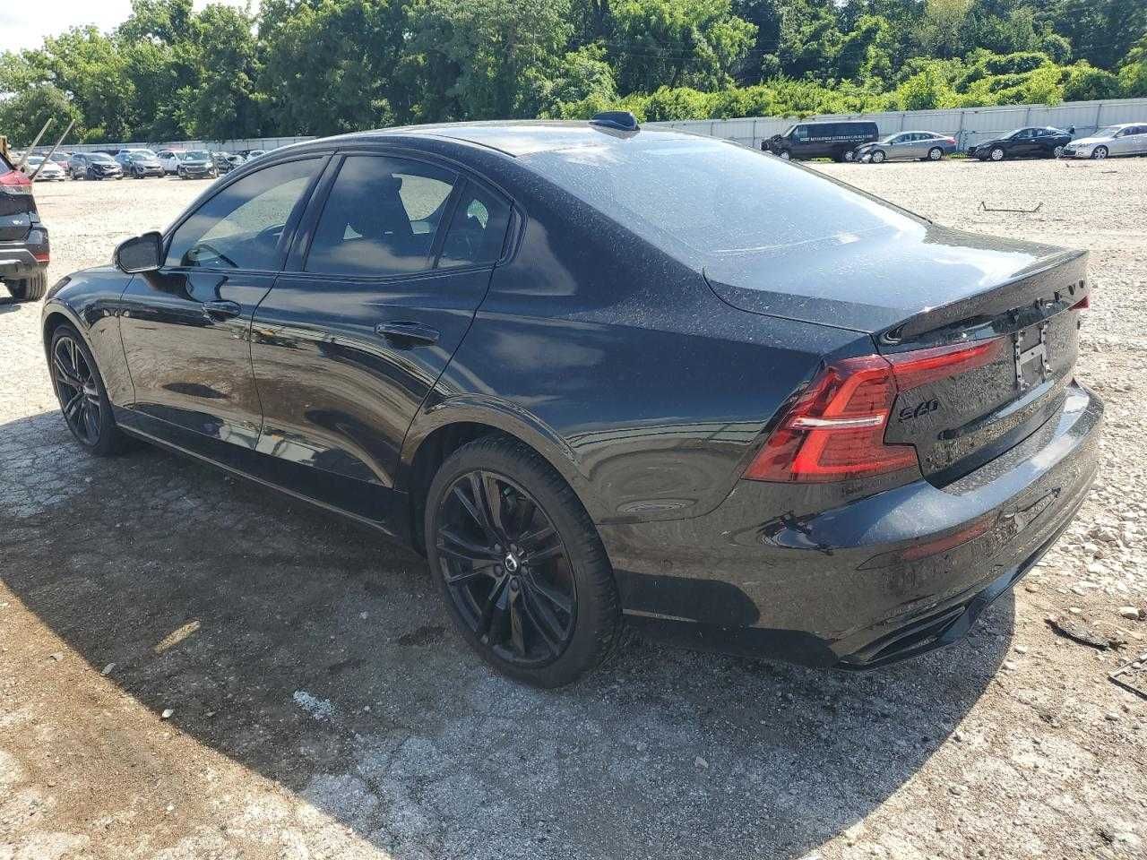 2022 Volvo S60 B5 R-design