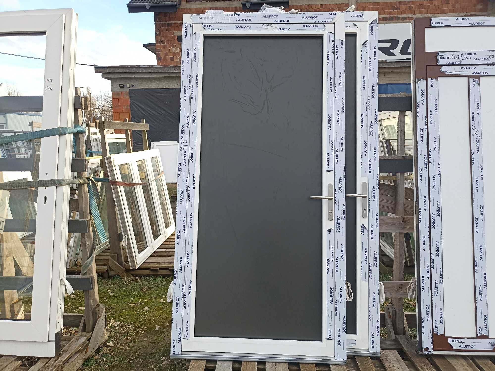 Drzwi aluminiowe zewnętrzne 114/235