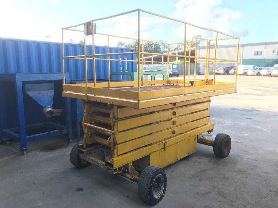 Plataforma Elevatória amarela 8m