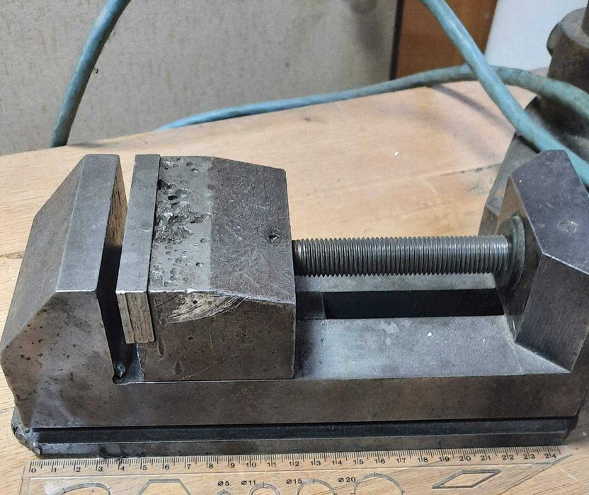 продаж лещата фрезерні (машинні радянськи)