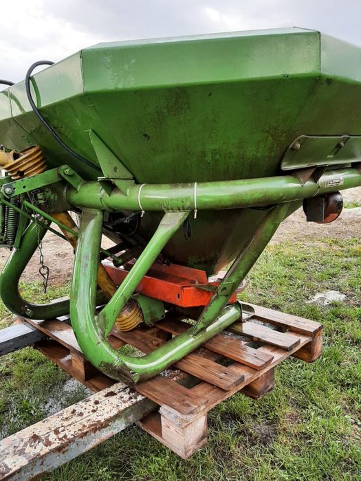Rozsiewacz nawozu Amazone zaf 804/803 zaf 603 zaf 402  strumyk 1200 L