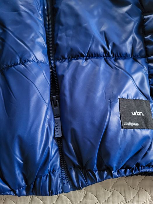 Błyszcząca kurtka puffer męska w kolorze niebieskim - rozmiar L