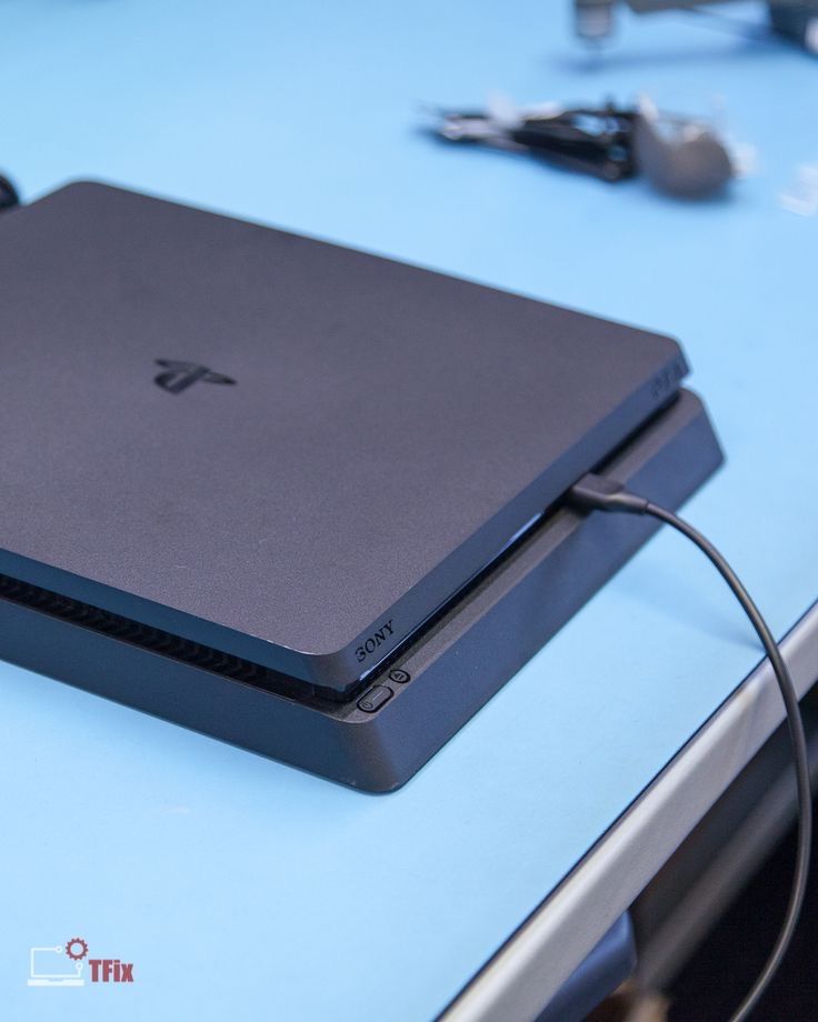 PS4 com fios, como nova , vendo por não ter tempo para utilizar