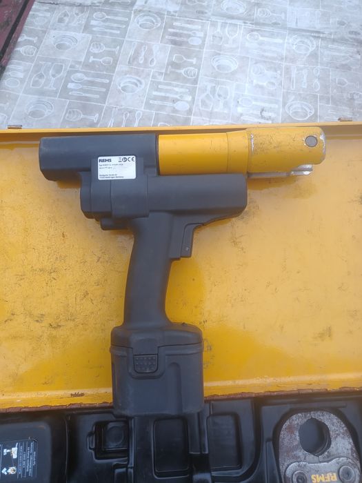 Zaciskarka rems z szczekami M