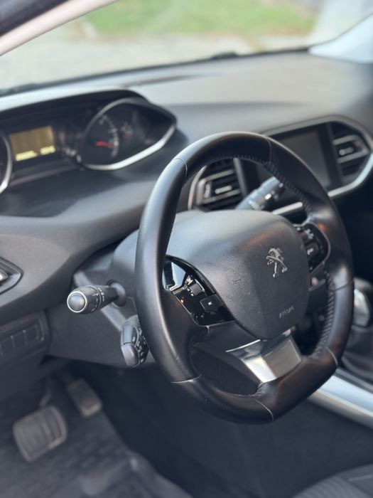 Продам Peugeot 2015
