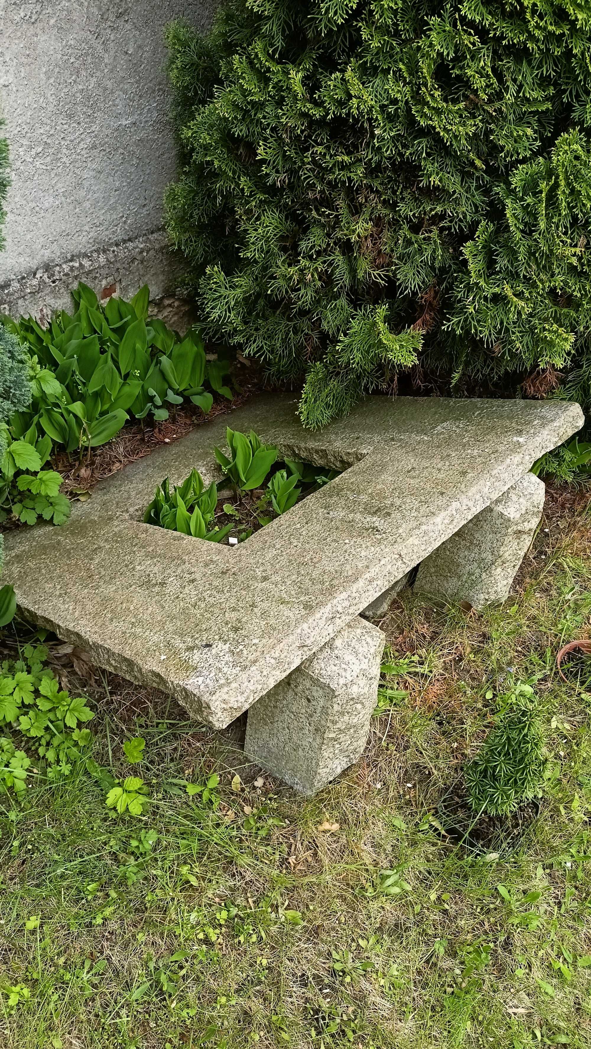 Pokrywa do studni - granitowa .