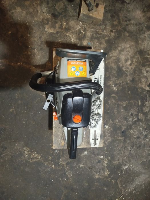 Продам бензо пилу