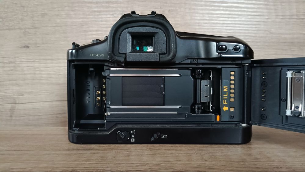 Canon EOS-1 ser 185699 Професійна плівкова камера