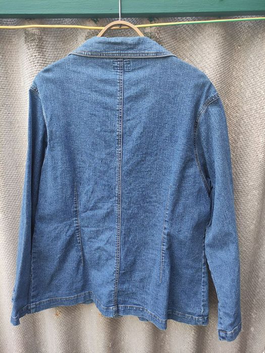 Женский джинсовый пиджак