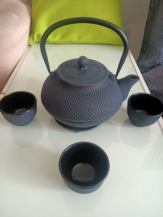Elegancki dzbanek czajnik żeliwny, imbryk japoński 1.5 l z 3 czarkami